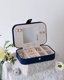 Brigitte Velvet Travel Jewelry Box: Schwarz