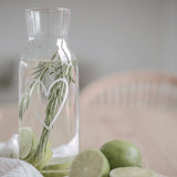 Carafe en forme de cœur blanc