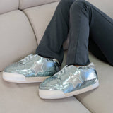 Chaussures de maison bleues géantes avec étoiles argentées
