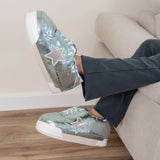 Chaussures de maison bleues géantes avec étoiles argentées