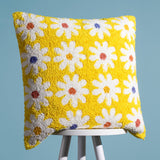 Coussin en tricot Daisy New Mellow Yellow: Jaune moelleux / Garni en polyester / 45 x 45 cm