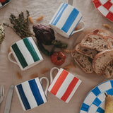Tasse à rayures rouge