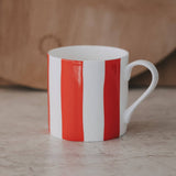 Tasse à rayures rouge
